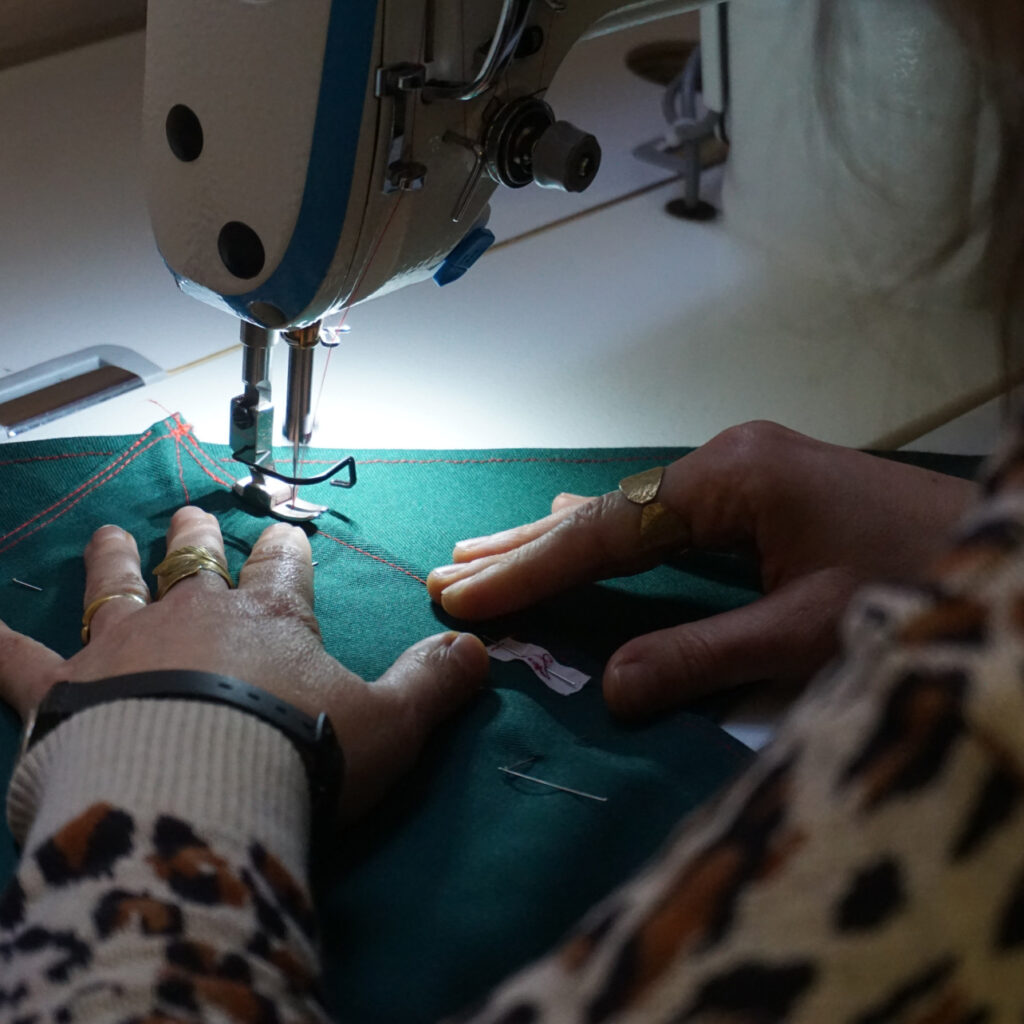 Macchina da cucire nel progetto Da Capo - Vestiamoci di Nuovo (Cooperativa Accomazzi).